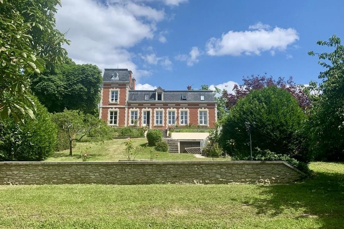 Présentation de La Maison Rouge à Beaurieux, maison d'exception en Champagne, à proximité de Reims